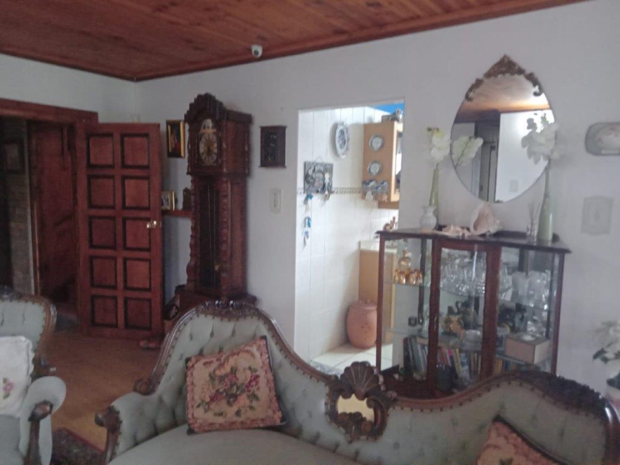 6 Bedroom Property for Sale in Paradise Beach Eastern Cape